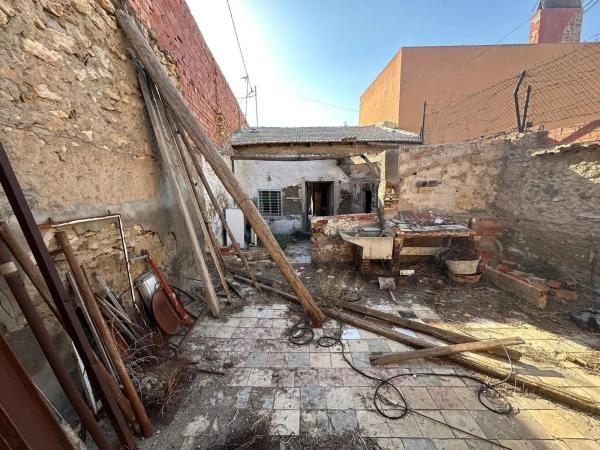 Casa independiente en calle la Nucía