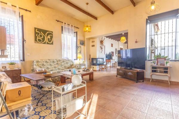 Casa independiente en calle Nardo