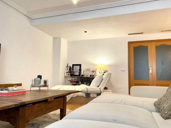 Piso en avenida Novelda, 104