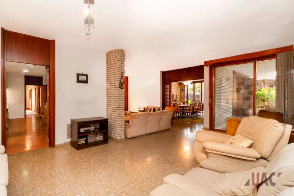 Casa independiente en Av Antonio Ramos Carratala