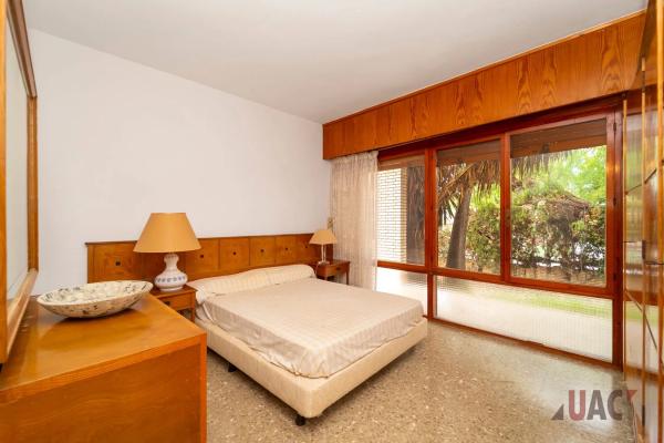 Casa independiente en Av Antonio Ramos Carratala