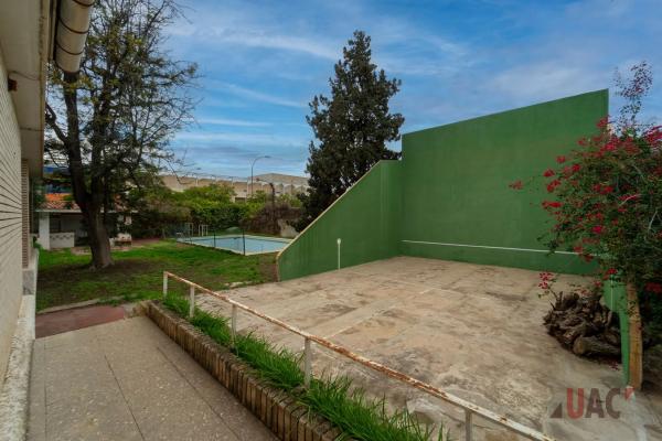 Casa independiente en Av Antonio Ramos Carratala