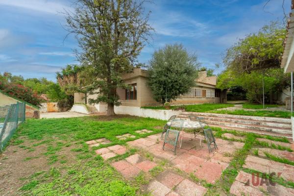 Casa independiente en Av Antonio Ramos Carratala