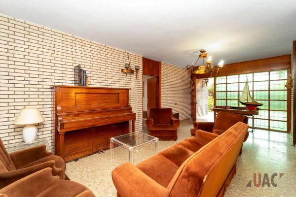 Casa independiente en Av Antonio Ramos Carratala