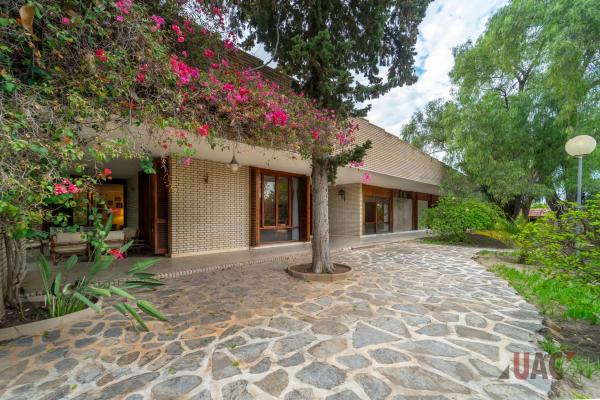 Casa independiente en Av Antonio Ramos Carratala