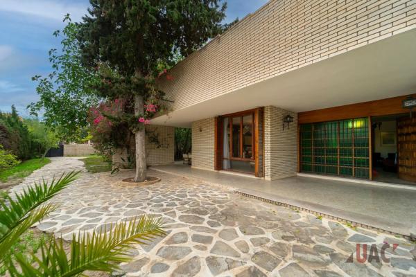 Casa independiente en Av Antonio Ramos Carratala