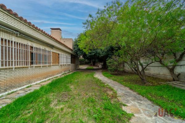 Casa independiente en Av Antonio Ramos Carratala