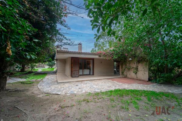 Casa independiente en Av Antonio Ramos Carratala