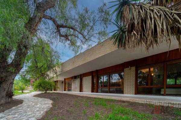 Casa independiente en Av Antonio Ramos Carratala