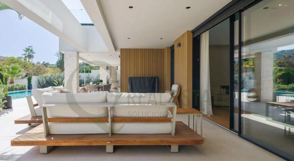 Casa independiente en calle de los Hermanos Álvarez Quintero