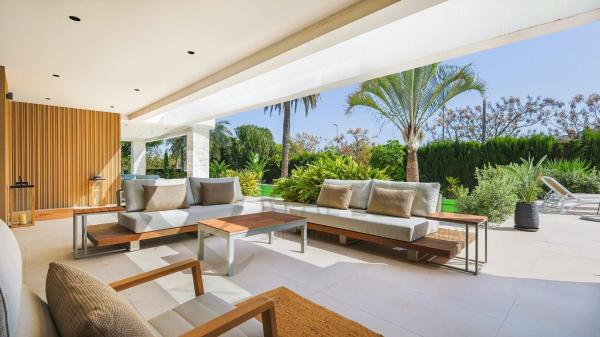 Casa independiente en calle de los Hermanos Álvarez Quintero