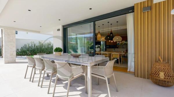 Casa independiente en calle de los Hermanos Álvarez Quintero