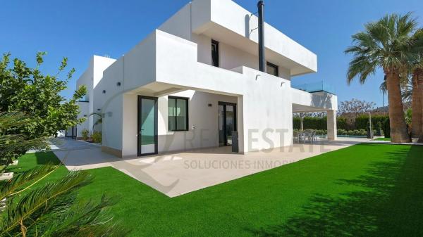 Casa independiente en calle de los Hermanos Álvarez Quintero