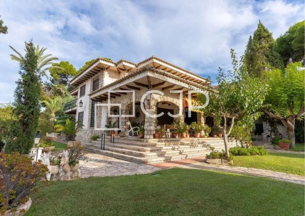 Casa independiente en avenida Albufereta, 36