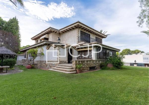 Casa independiente en avenida Albufereta, 36