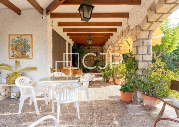 Casa independiente en avenida Albufereta, 36