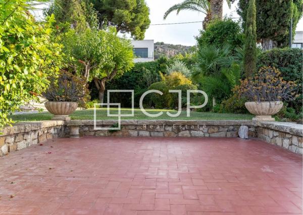 Casa independiente en avenida Albufereta, 36