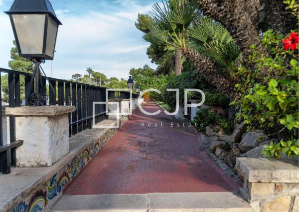 Casa independiente en avenida Albufereta, 36