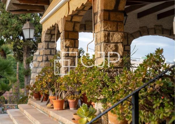 Casa independiente en avenida Albufereta, 36