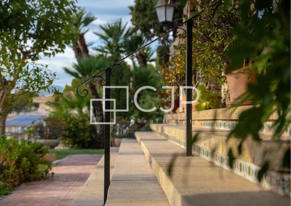 Casa independiente en avenida Albufereta, 36