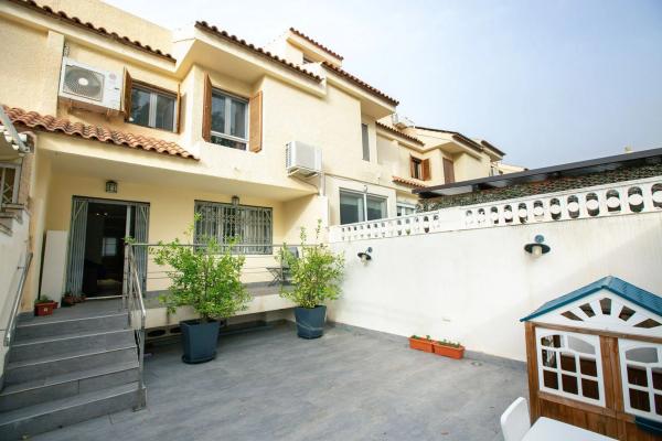 Chalet adosado en calle Trident, 15