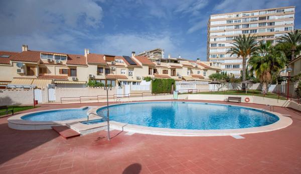 Chalet adosado en calle Trident, 15