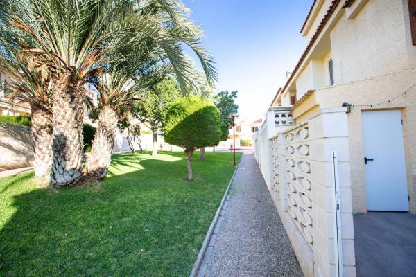 Chalet adosado en calle Trident, 15