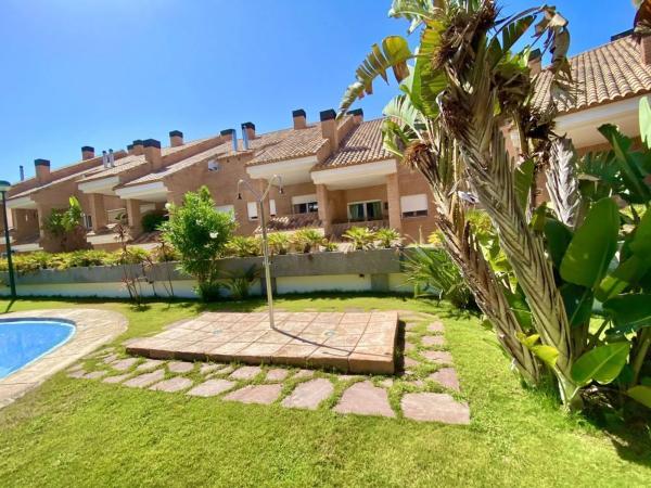 Chalet adosado en calle Océano, 22