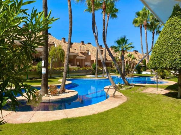 Chalet adosado en calle Océano, 22