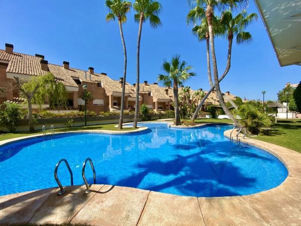 Chalet adosado en calle Océano, 22