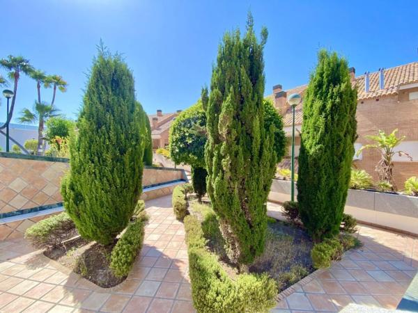 Chalet adosado en calle Océano, 22