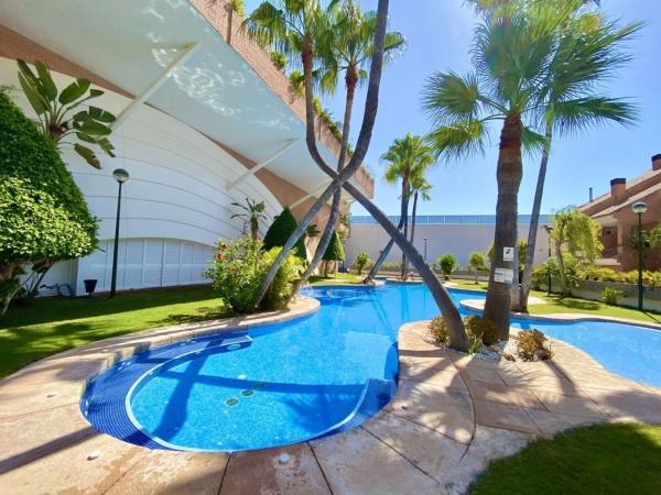 Chalet adosado en calle Océano, 22