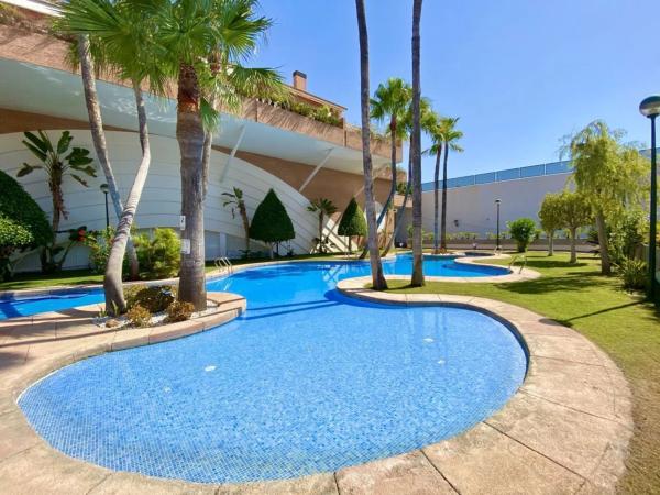 Chalet adosado en calle Océano, 22