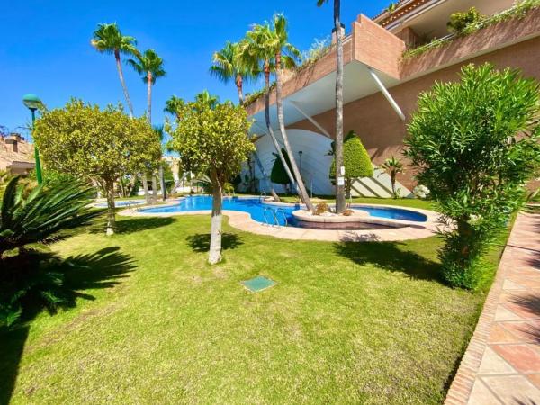 Chalet adosado en calle Océano, 22