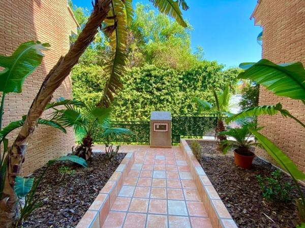 Chalet adosado en calle Océano, 22