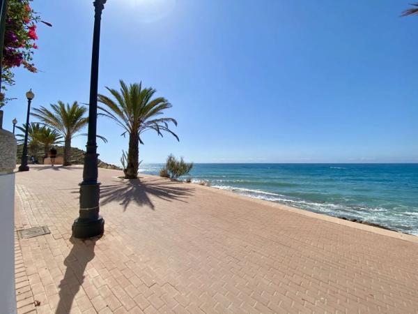 Chalet adosado en calle Océano, 22