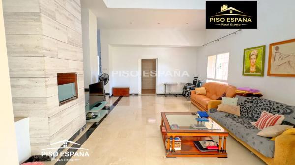 Casa independiente en calle Historiador Rafael Altamira