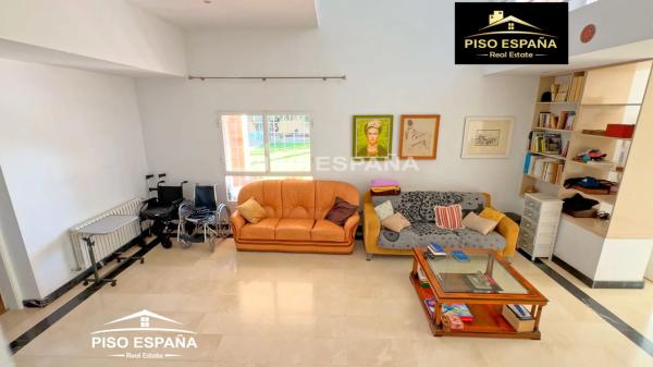 Casa independiente en calle Historiador Rafael Altamira