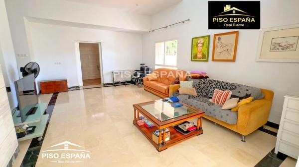 Casa independiente en calle Historiador Rafael Altamira