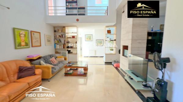 Casa independiente en calle Historiador Rafael Altamira