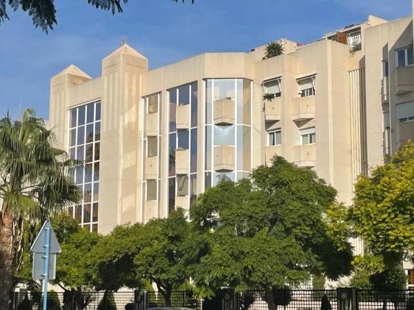 Piso en avenida Pintor Fernando Soria, 12