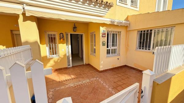 Chalet adosado en avenida Pintor Fernando Soria, 20