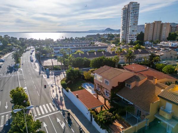 Casa independiente en avenida de la Costa Blanca
