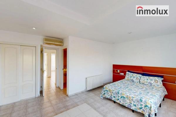 Chalet adosado en avenida del Locutor Vicente Hipólito