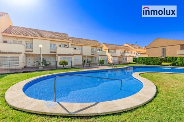 Chalet adosado en avenida del Locutor Vicente Hipólito