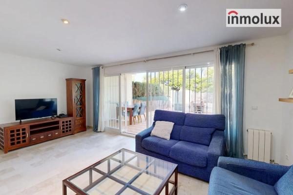 Chalet adosado en avenida del Locutor Vicente Hipólito