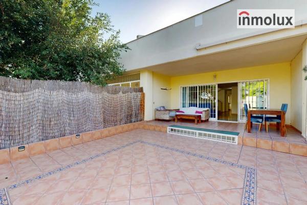 Chalet adosado en avenida del Locutor Vicente Hipólito