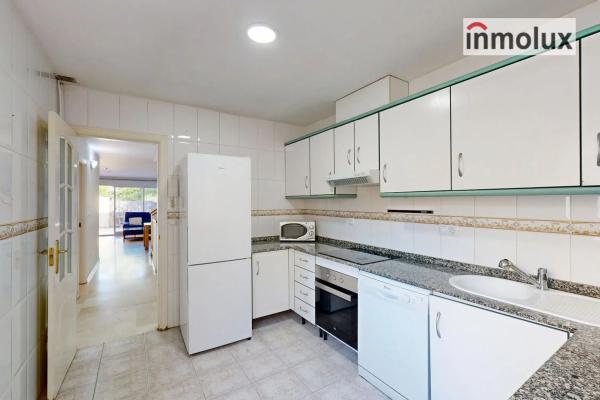 Chalet adosado en avenida del Locutor Vicente Hipólito