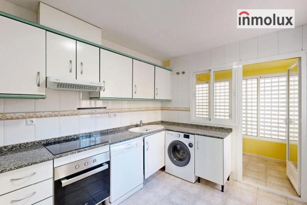 Chalet adosado en avenida del Locutor Vicente Hipólito