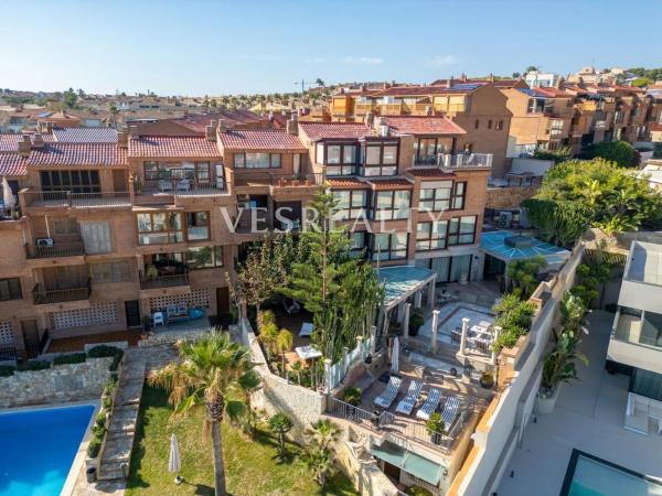 Chalet pareado en calle de la Salpa